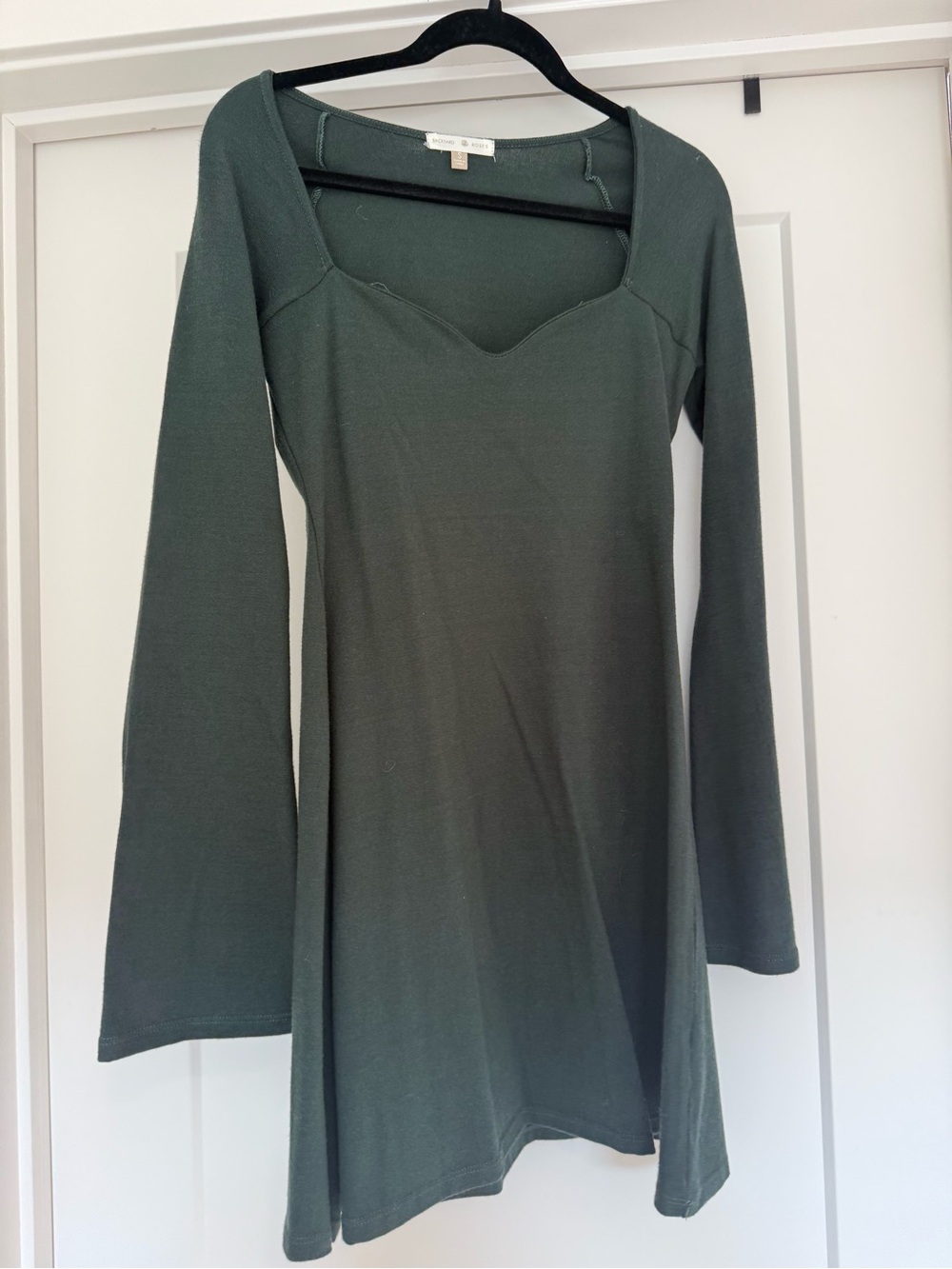 Backyard Roses Holiday Dress Size Small - Picture 2 of 6